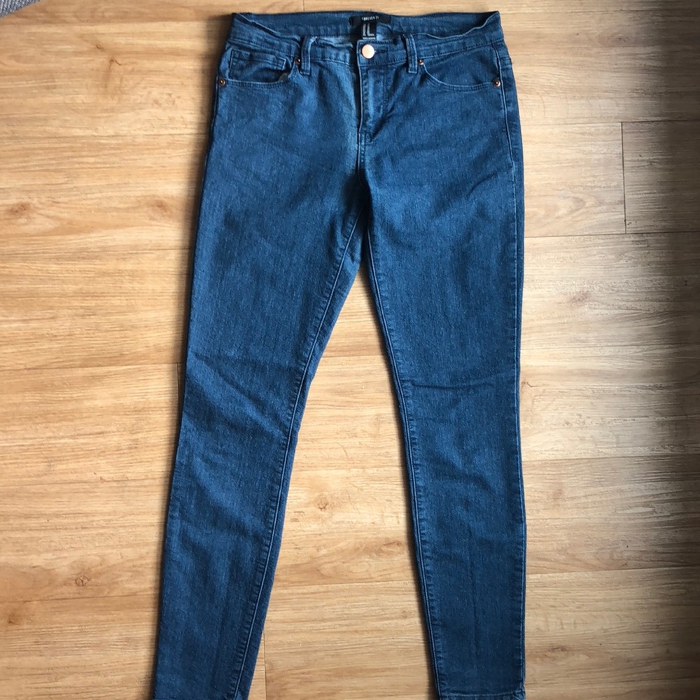 Medium wash skinny jeans